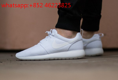 roshe run triple white